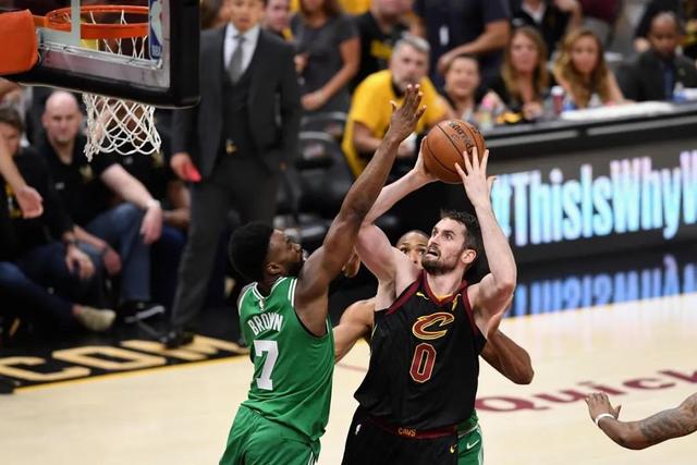 哈登24分快船终结魔术6连胜 纽约送太阳5连败